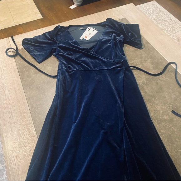 MEROKEETY Women's V Neck Wrap Velvet Maxi Dress Bell Sleeve Split Bridesmaid - Picture 7 of 10